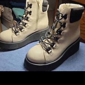 Rocket Dog Handle Bone Platform Hiker Boot SZ 7